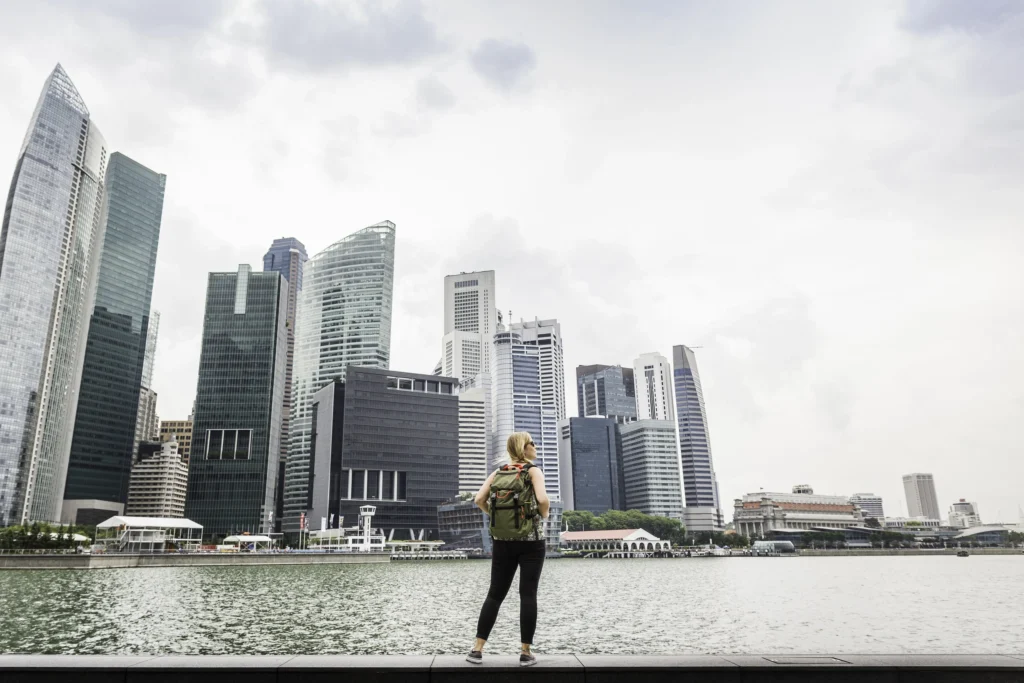 tourist-sightseeing-singapore-skyline-marina-bay-2024-10-19-22-31-33-utc-min